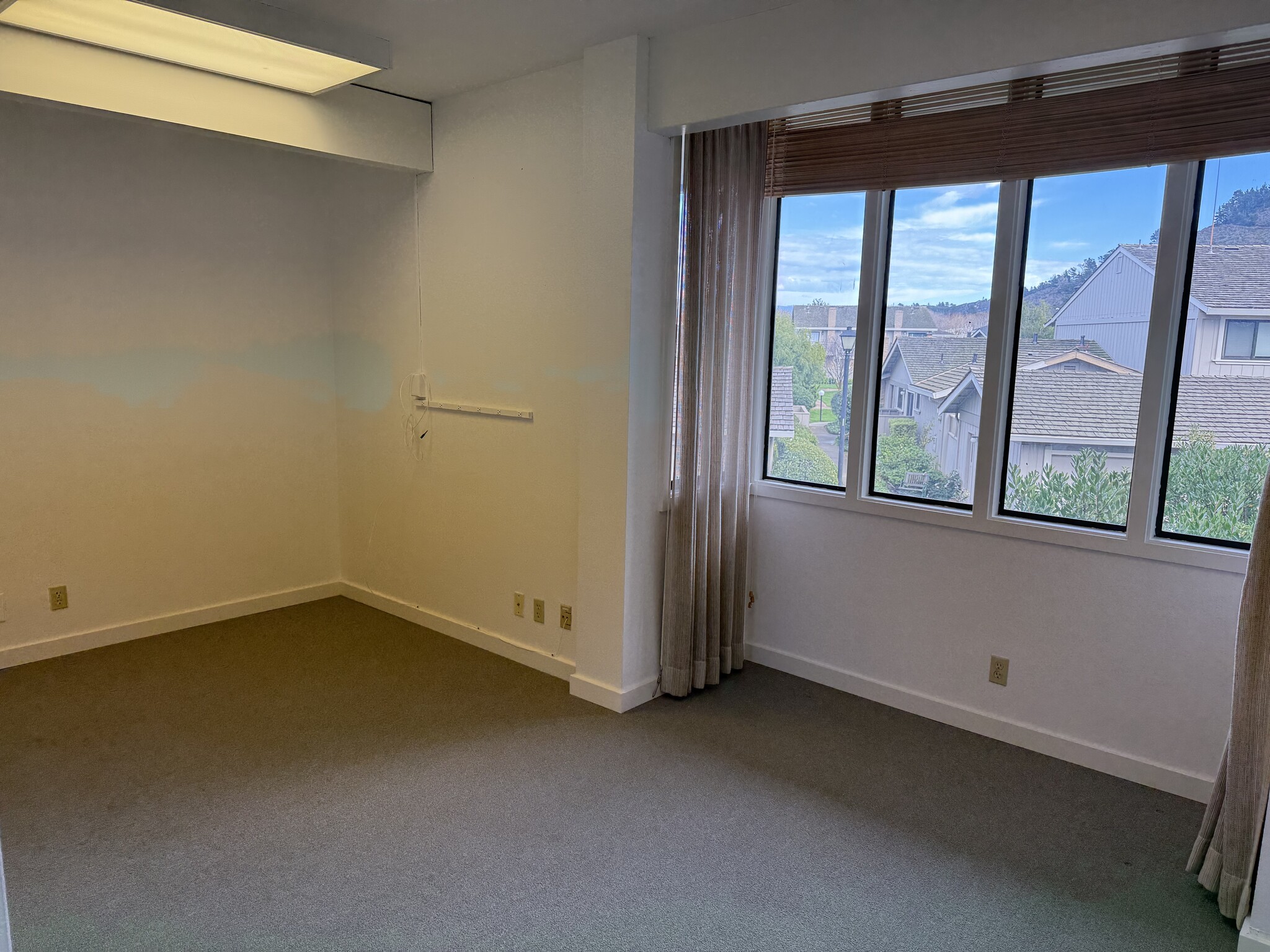 26607-26625 Carmel Center Pl, Carmel, CA à louer Photo intérieure- Image 1 de 5