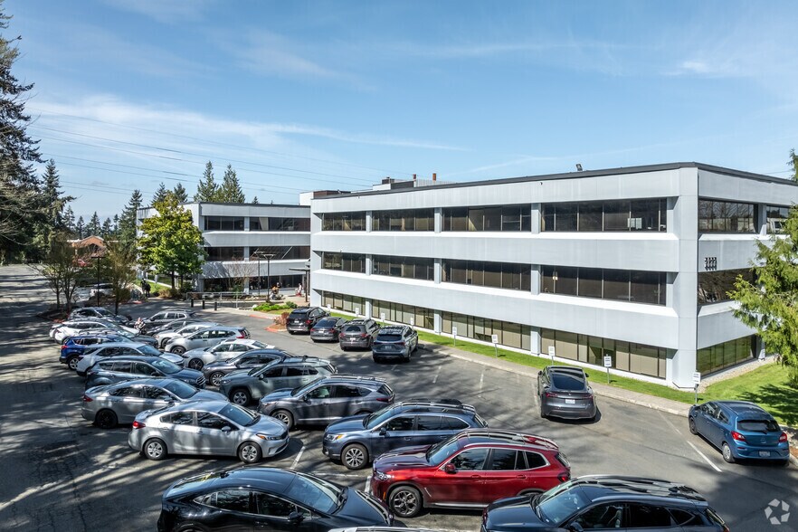 3633 136th Pl SE, Bellevue, WA à louer - Photo du bâtiment - Image 2 de 5