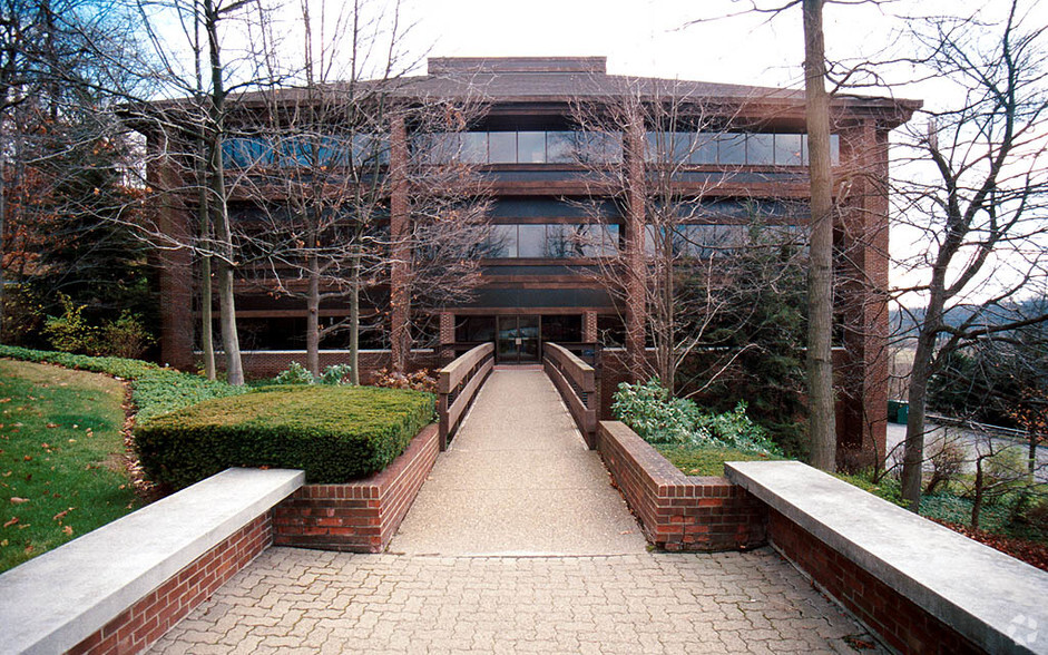 200 Ryan Dr, Pittsburgh, PA à vendre - Photo principale - Image 1 de 1