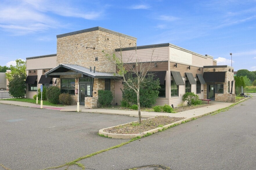 726 W Center St, West Bridgewater, MA for lease - Building Photo - Image 2 of 10
