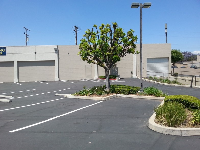125 S Mountain Ave, Ontario, CA for lease - Building Photo - Image 2 of 9