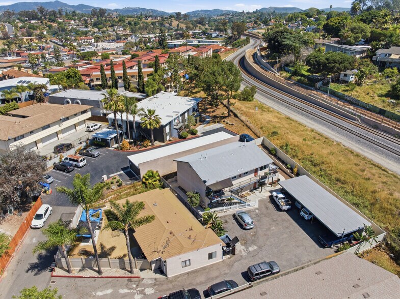 836 Sinkler Way, Vista, CA à vendre - Photo du bâtiment - Image 3 de 21