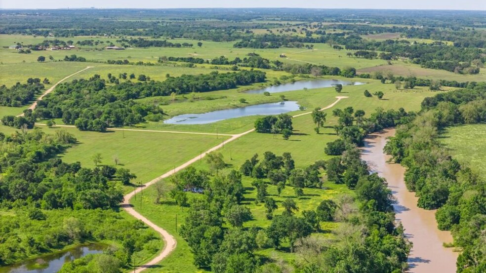 4632 US 77, Rockdale, TX à vendre - Photo du bâtiment - Image 3 de 11