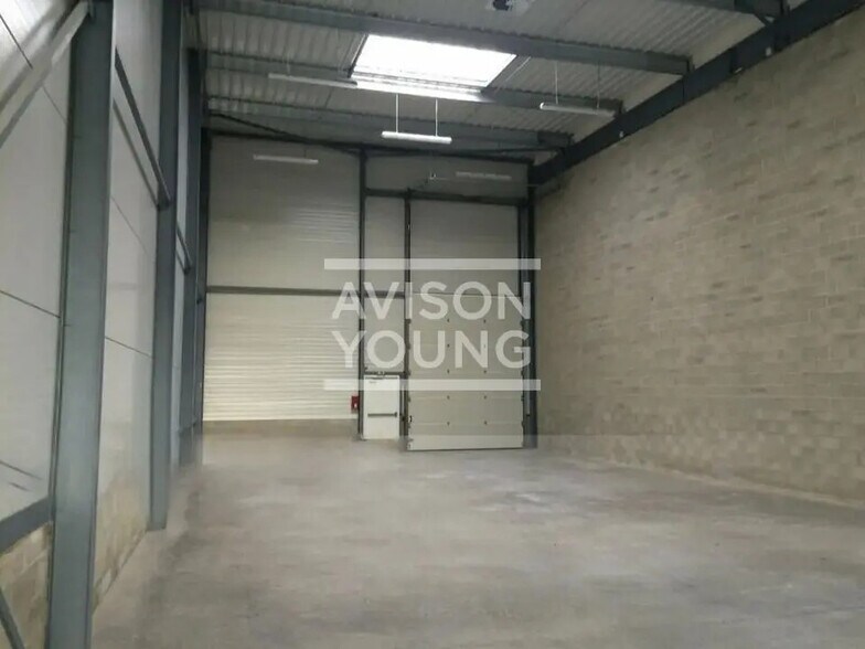 Flex in Le Blanc-Mesnil for lease - Interior Photo - Image 2 of 4