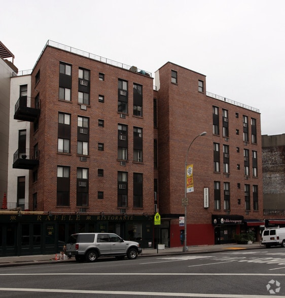 29 Seventh Ave S, New York, NY for lease - Primary Photo - Image 1 of 13