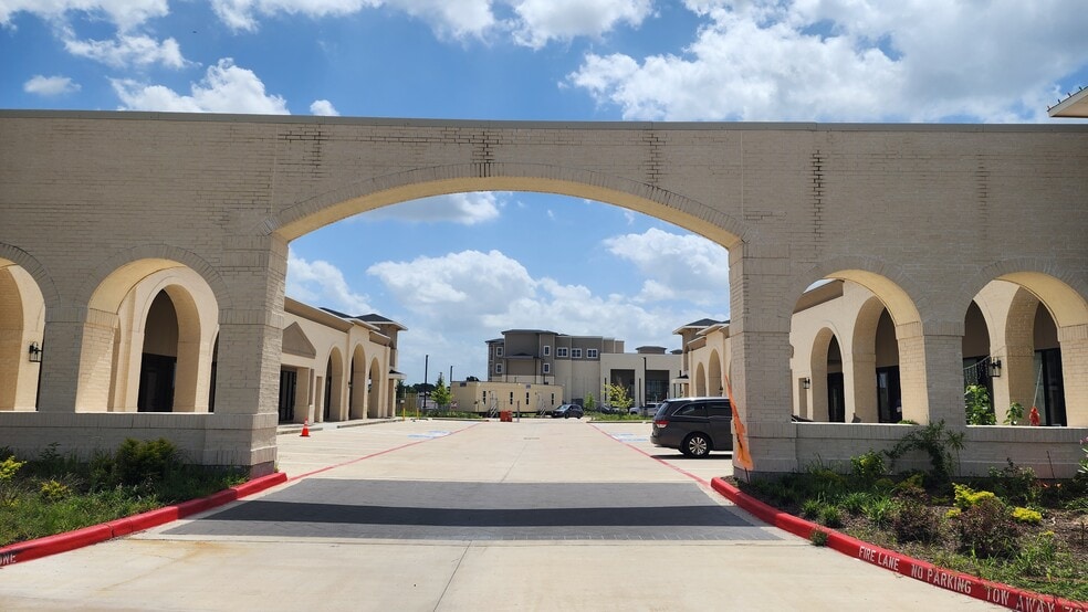 5518 Queenston Blvd, Houston, TX for lease - Building Photo - Image 2 of 14