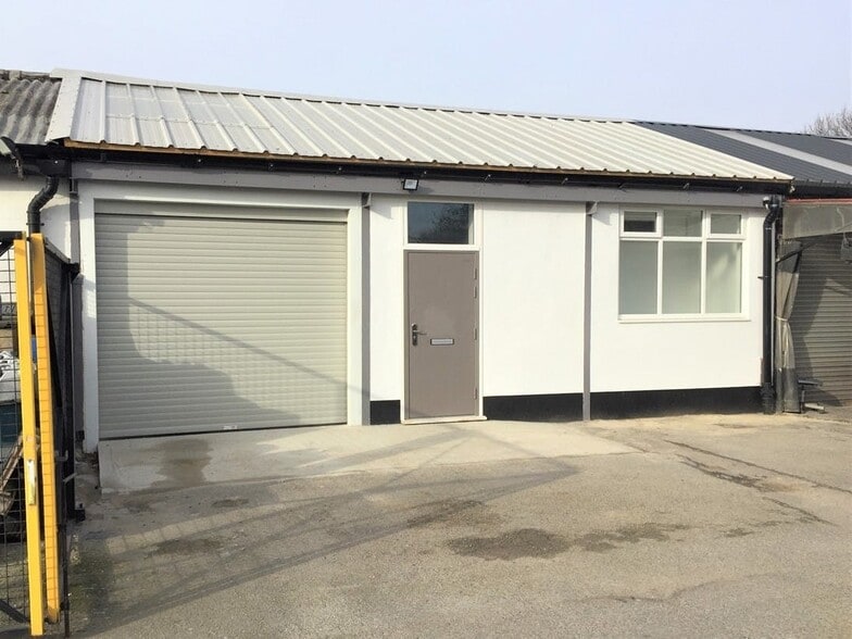 Transport Ave, Brentford for lease - Building Photo - Image 1 of 25