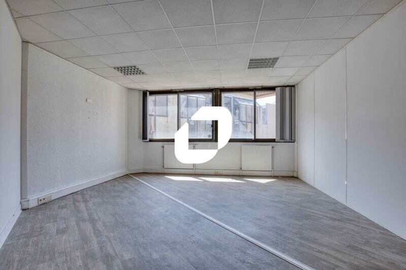 8 Place De La Fontaine, Cergy à vendre - Photo du bâtiment - Image 3 de 18