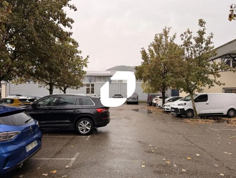 Bureau dans Eybens à louer - Photo du bâtiment - Image 3 de 6