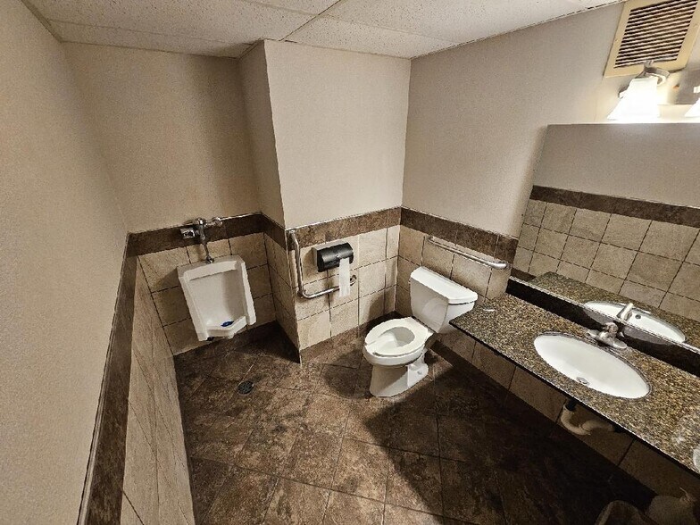 4655 Nicols Rd, Eagan, MN à louer - Photo du bâtiment - Image 3 de 11