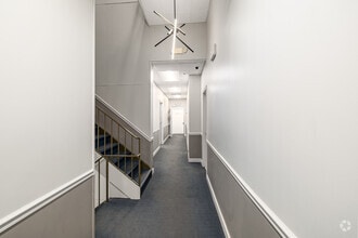 18 Bank St, Summit, NJ à louer Photo intérieure- Image 2 de 14