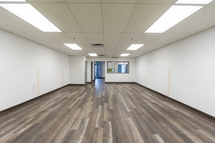 8552-8678 Boul Pie-IX, Montréal, QC for lease - Interior Photo - Image 1 of 29