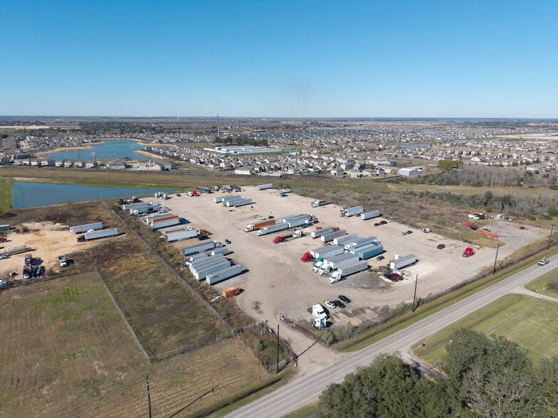 4651 Katy Hockley Cut Off Rd, Katy, TX à louer - Photo du bâtiment - Image 2 de 5