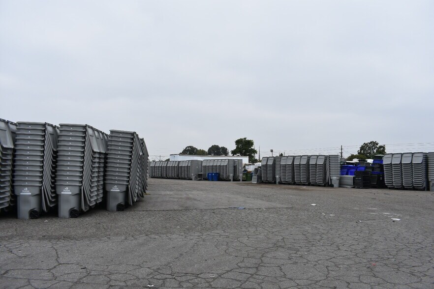 1710 E 110th St, Los Angeles, CA à louer - Photo du bâtiment - Image 3 de 10