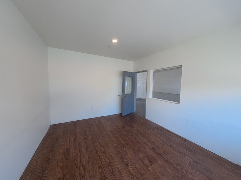 2561 NE 4th St, Bend, OR à louer - Photo du bâtiment - Image 3 de 13