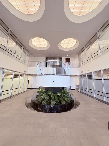 13100 Northwest Fwy, Houston, TX à louer - Photo du bâtiment - Image 3 de 14