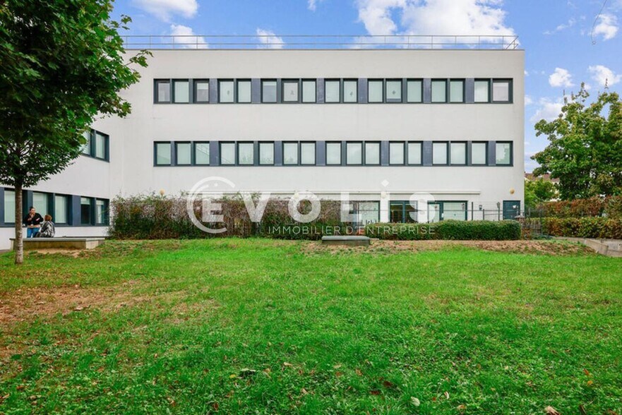 Office in Bondy for lease - Building Photo - Image 3 of 13