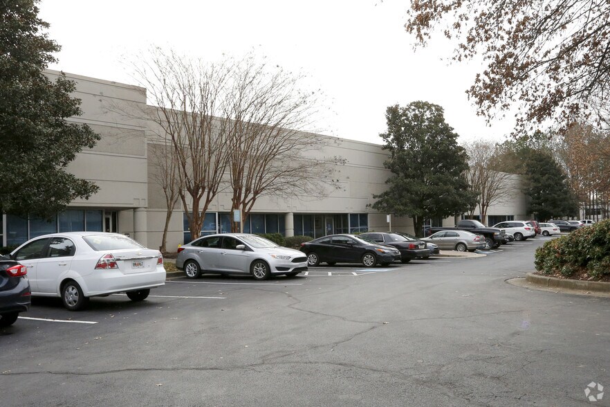 2145 Barrett Park Dr, Kennesaw, GA à louer - Photo du bâtiment - Image 1 de 9
