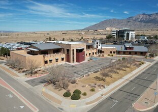 5651 Balloon Fiesta Pky NE, Albuquerque, NM à vendre Photo du bâtiment- Image 2 de 14
