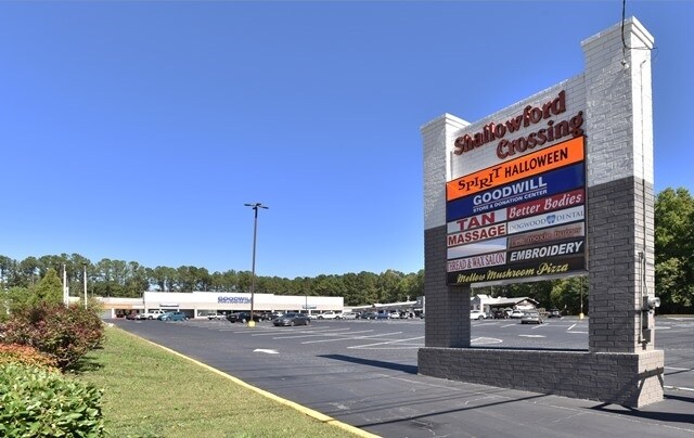 2421-2423 Shallowford Rd, Marietta, GA à louer - Photo du bâtiment - Image 2 de 13