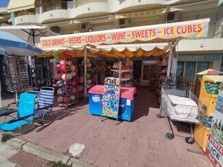 Plus de détails pour Multi-résidentiel à vendre