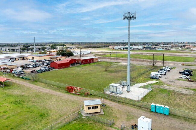 Plus de détails pour 150 Stadium Dr, Alice, TX - Terrain à louer