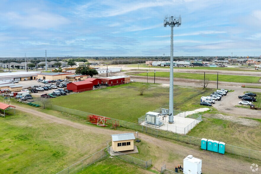 150 Stadium Dr, Alice, TX for lease - Building Photo - Image 2 of 15