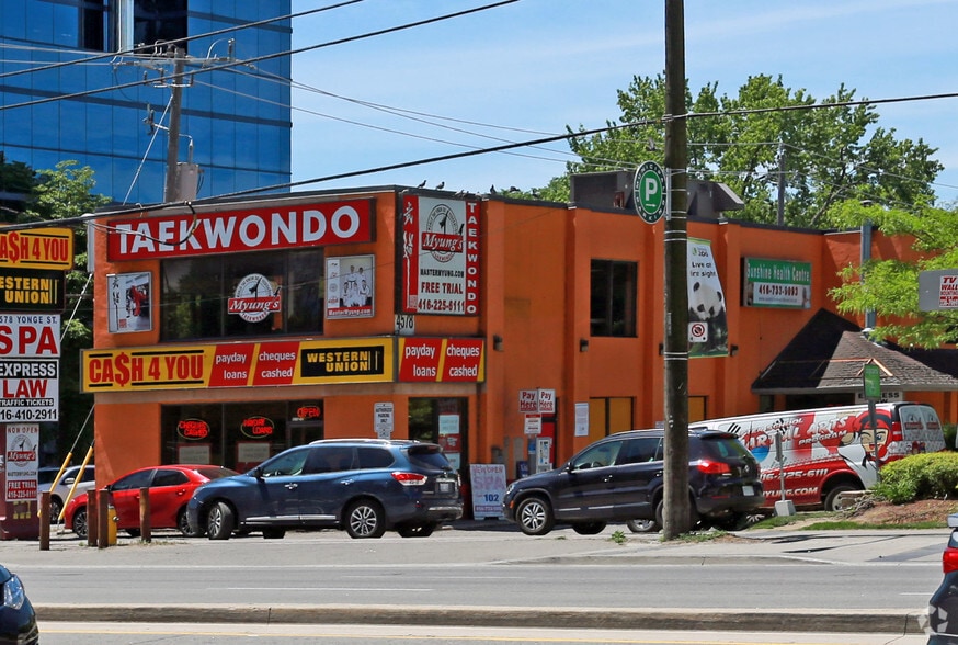 4578 Yonge St, Toronto, ON à louer - Photo du bâtiment - Image 3 de 3
