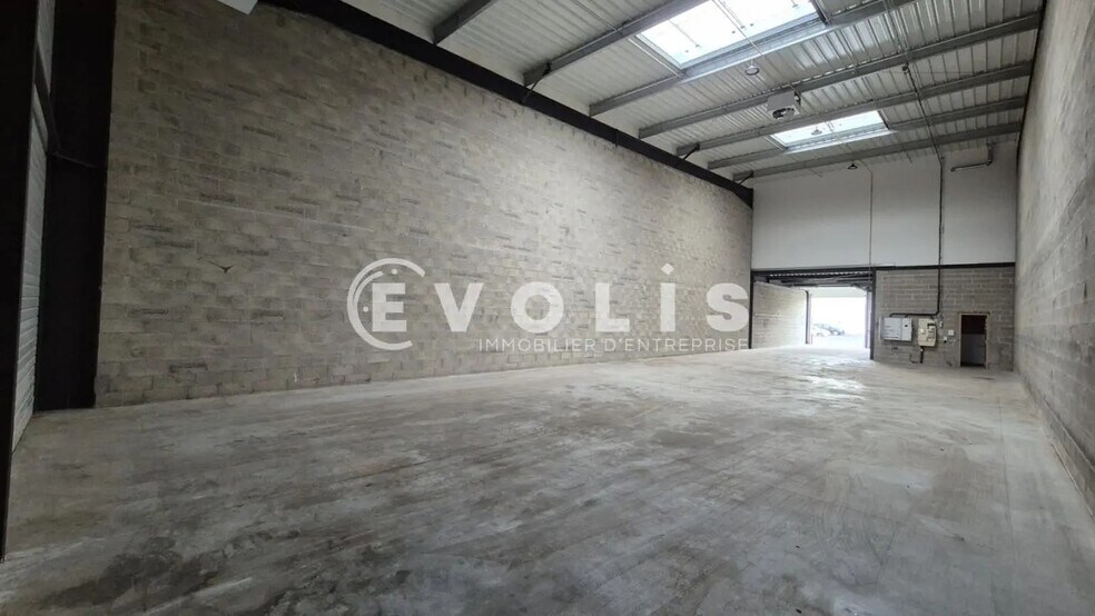 Flex in Bussy-Saint-Georges for lease - Interior Photo - Image 3 of 6