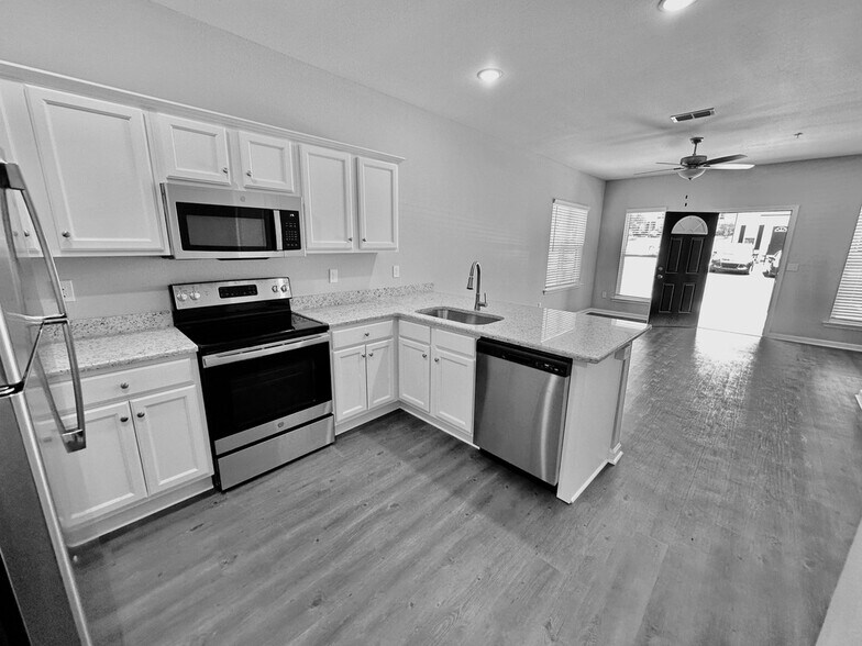 2288 Del Carmel Way, Tallahassee, FL à vendre - Photo du bâtiment - Image 2 de 16