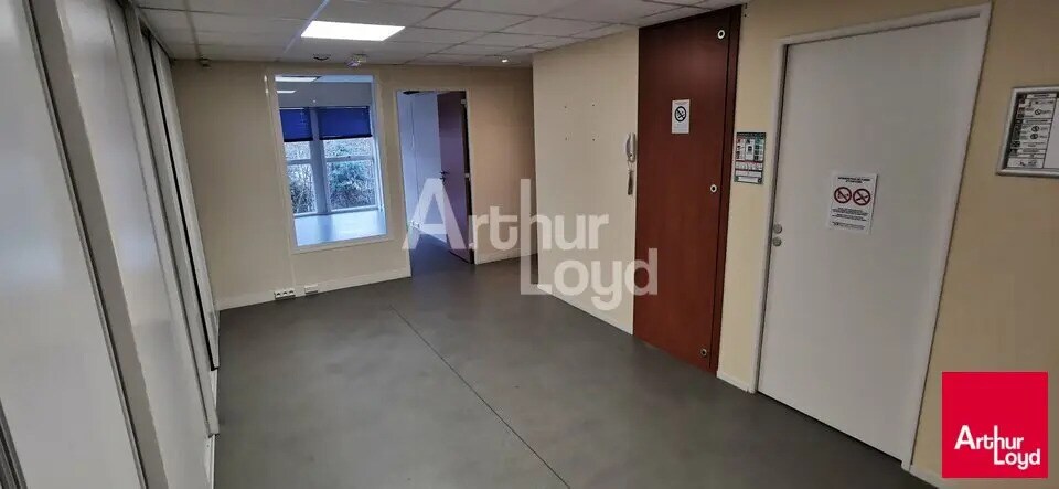 Office in Rennes for lease - Interior Photo - Image 2 of 4