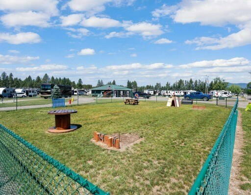 265 Kinnikinnick Ln, Columbia Falls, MT à vendre - Photo du bâtiment - Image 3 de 5