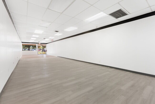 More details for 8106-8186 N University Dr, Tamarac, FL - Retail for Lease