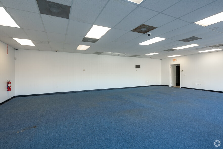 2700 E Sauk Trail Rd, Sauk Village, IL for sale - Interior Photo - Image 2 of 25