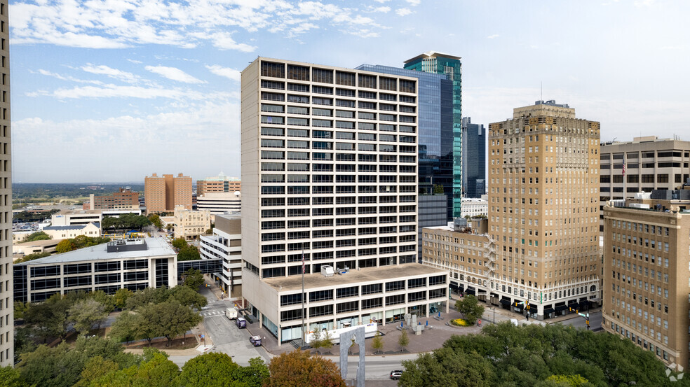 500 W 7th St, Fort Worth, TX for lease - Primary Photo - Image 1 of 24