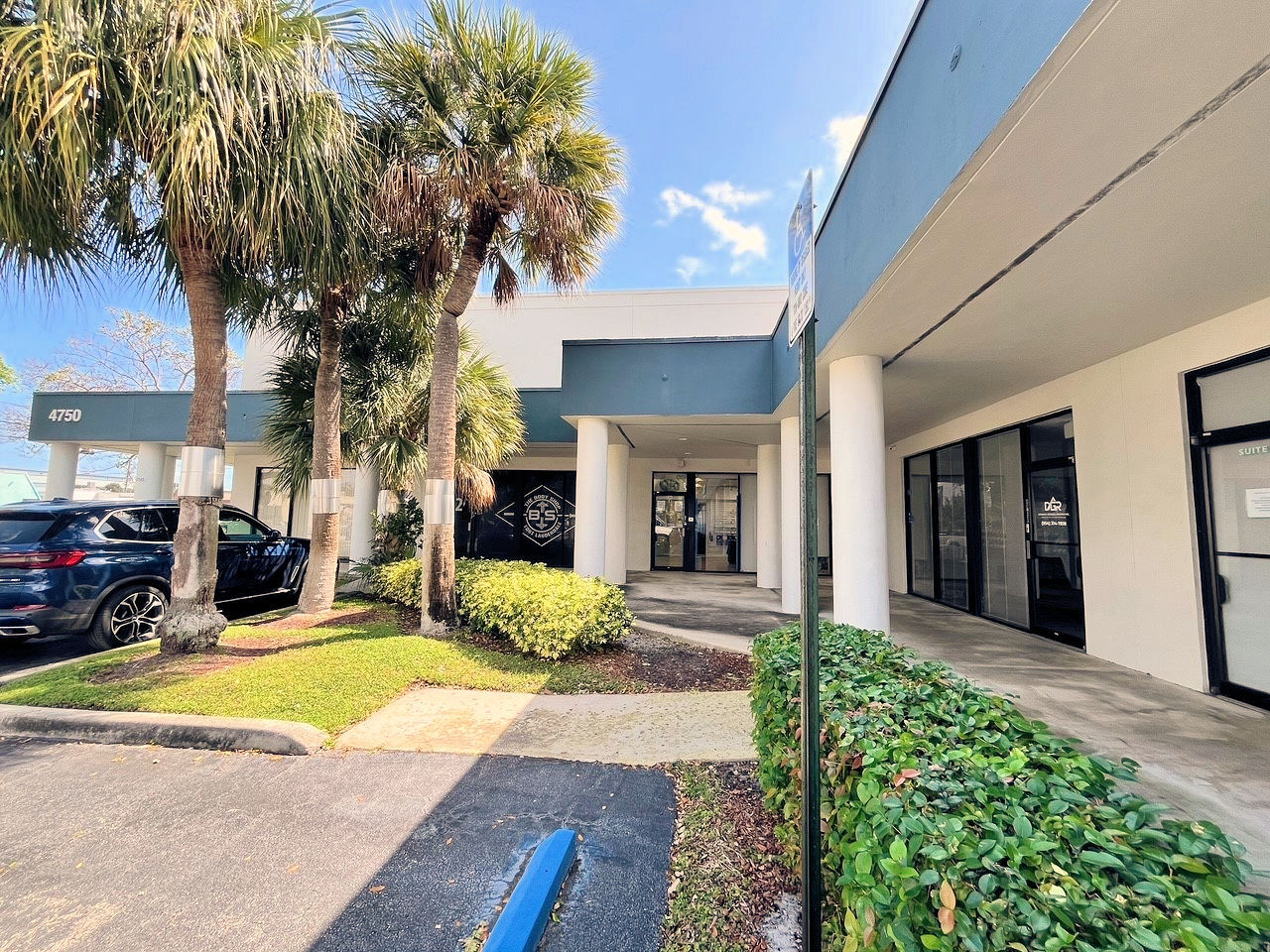 4700 N Dixie Hwy, Oakland Park, FL à louer Photo du bâtiment- Image 1 de 8