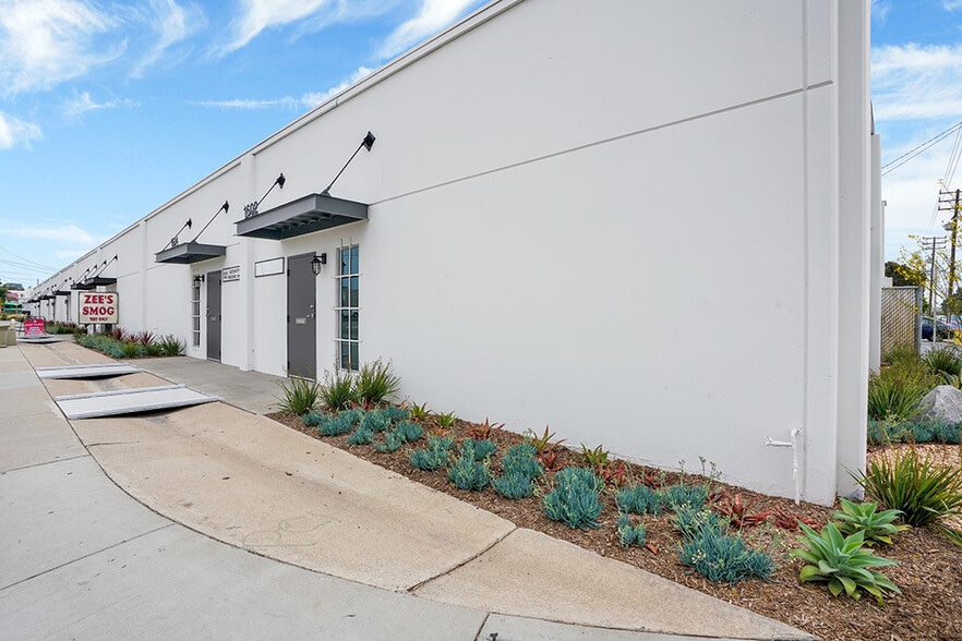 1602-1618 Placentia Ave, Costa Mesa, CA à louer - Photo du bâtiment - Image 2 de 4