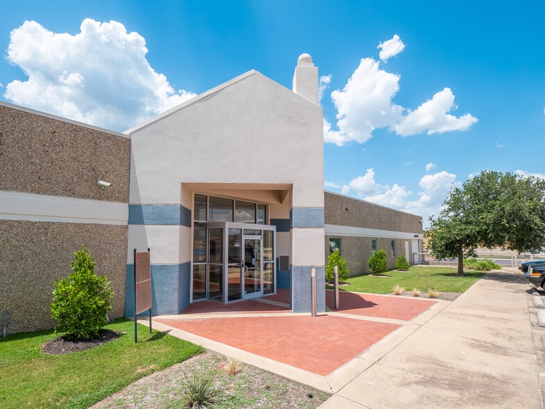 1809 Hur Industrial Blvd, Cedar Park, TX for sale - Building Photo - Image 1 of 15