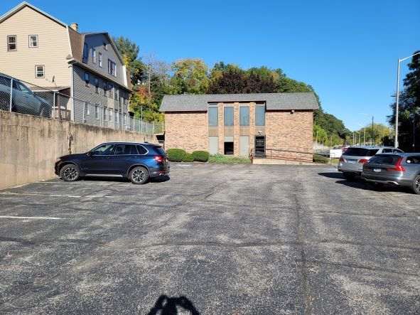 109 Watertown Ave, Waterbury, CT à vendre - Photo du bâtiment - Image 2 de 2