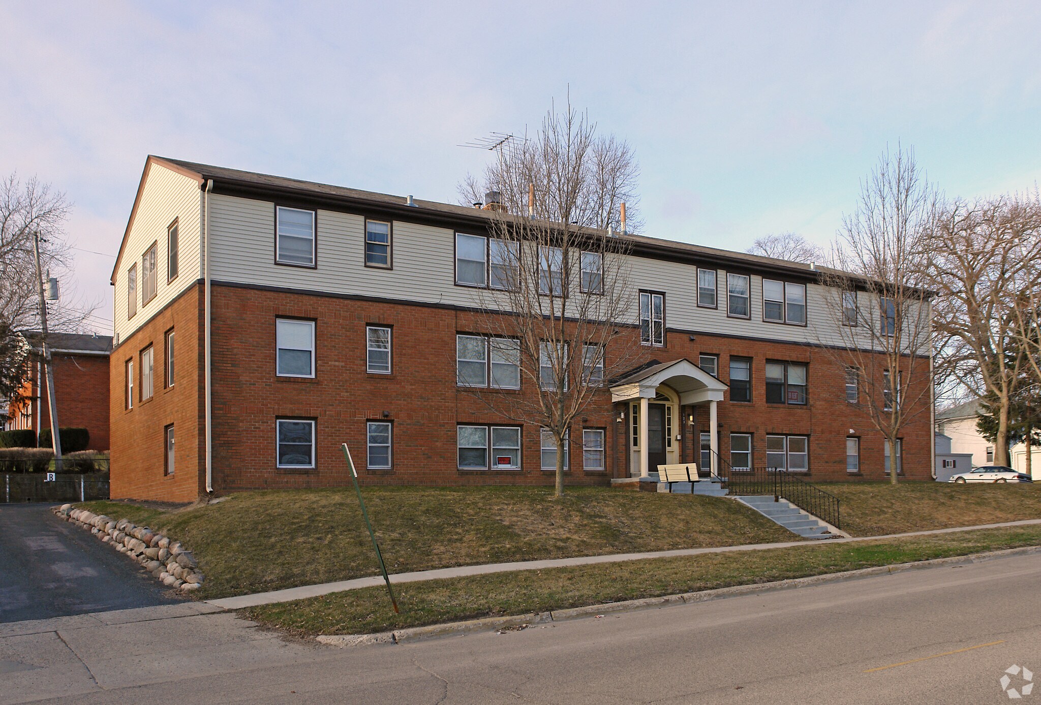 123 2nd St NW, Faribault, MN for sale Primary Photo- Image 1 of 1