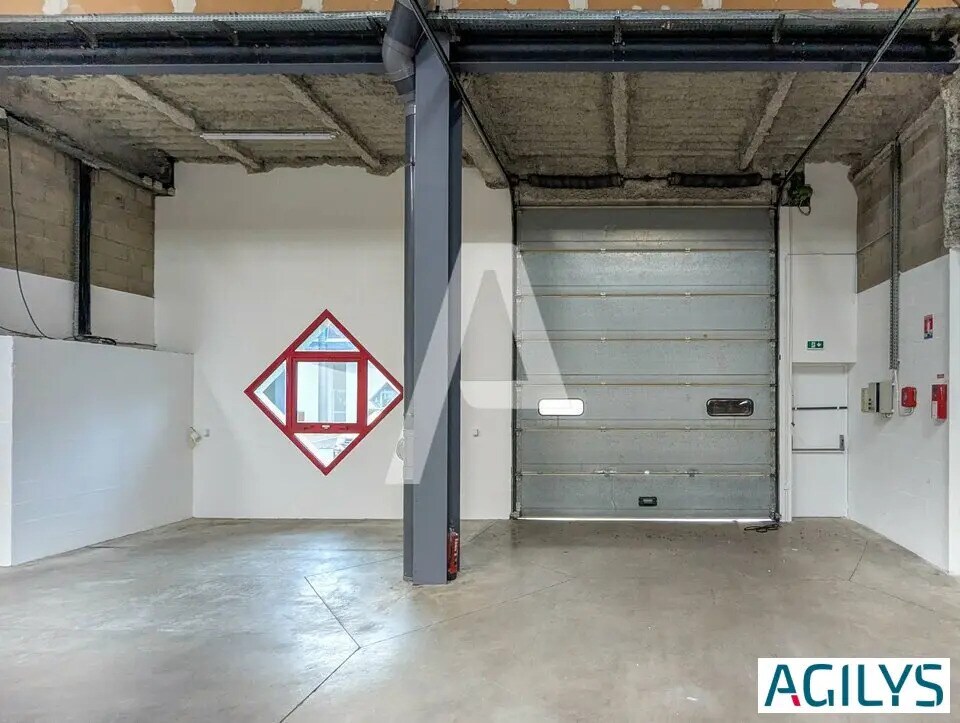 Flex in Élancourt for lease Interior Photo- Image 1 of 10