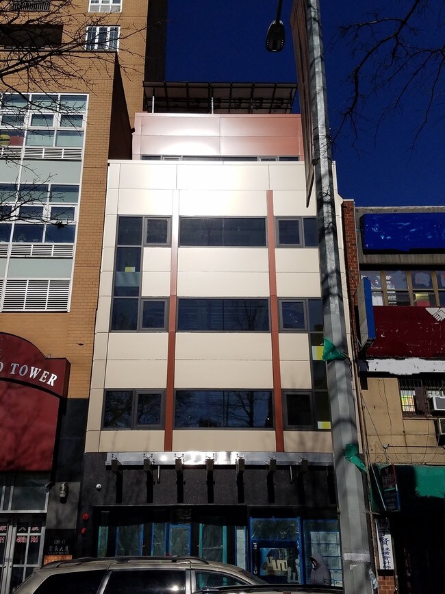 Plus de détails pour 135-15 40th Rd, Flushing, NY - Bureau, Commerce de détail à louer