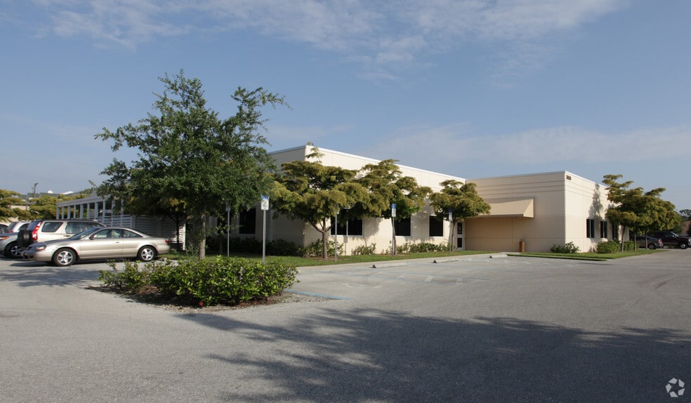 3660 Broadway Ave, Fort Myers, FL à vendre - Photo principale - Image 1 de 5