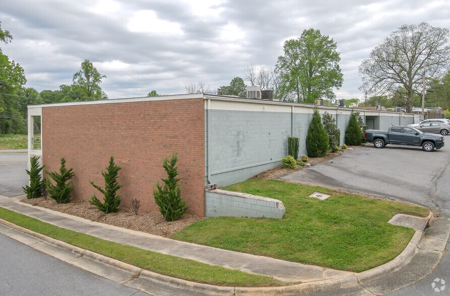 110 Stockton St, Statesville, NC for lease - Building Photo - Image 2 of 4