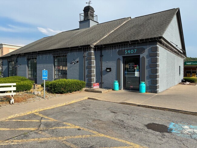 Plus de détails pour 5407 W Genesee St, Camillus, NY - Commerce de détail à louer