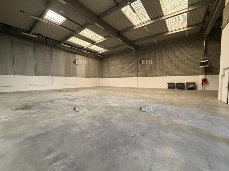 Industrial in Moissy-Cramayel for lease - Building Photo - Image 1 of 7