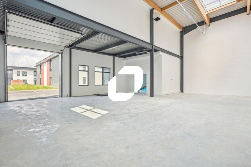Flex in Lieusaint for sale - Interior Photo - Image 3 of 11
