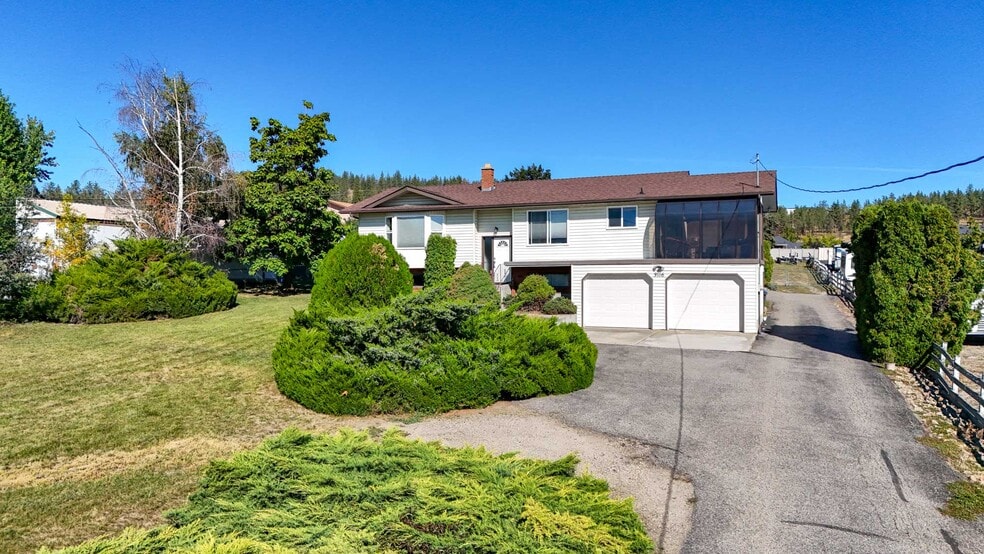 3116 Appaloosa Rd, Kelowna, BC à vendre - Photo du bâtiment - Image 2 de 18
