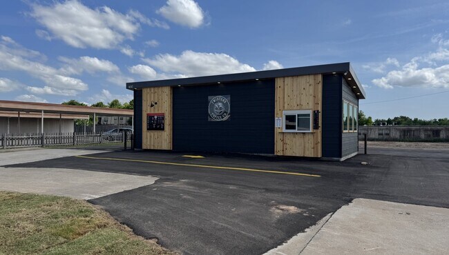 Plus de détails pour 7924 NW 23rd St, Bethany, OK - Commerce de détail à vendre