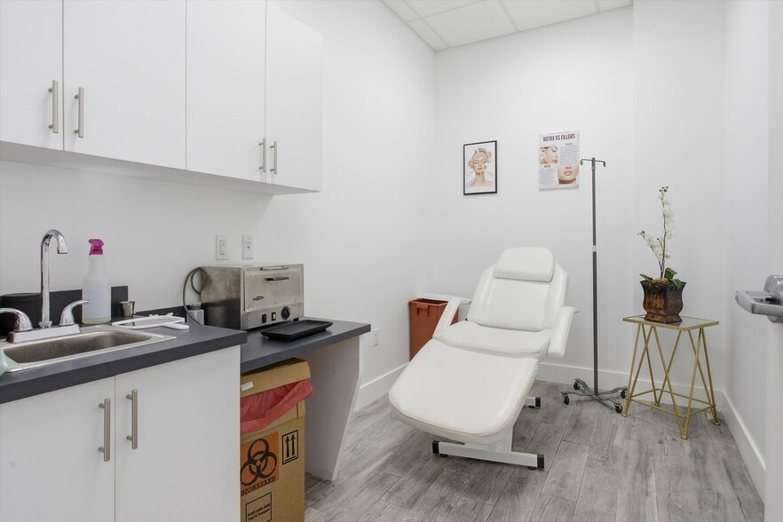 10450 NW 33rd St, Doral, FL for sale - Building Photo - Image 1 of 39